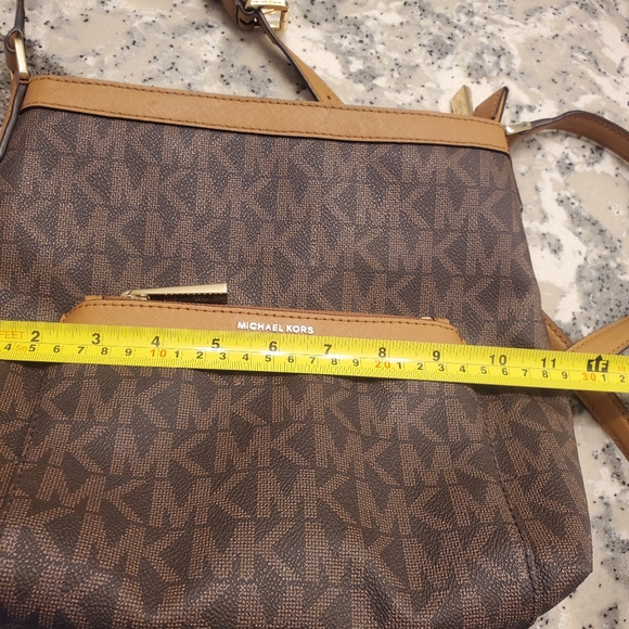Michael Kors MK Brown Leather Bag Monogram Logo Crossbody Messenger EUC - Picture 14 of 16